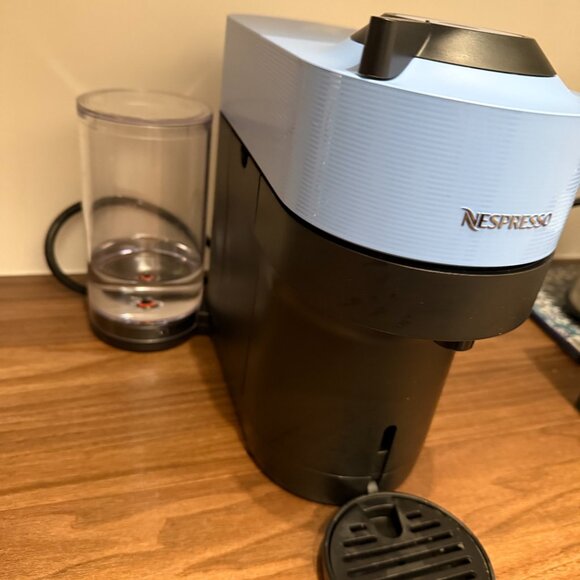Nespresso Vertuo Pop+ (Pacific Blue) – Like New! - Picture 3 of 4